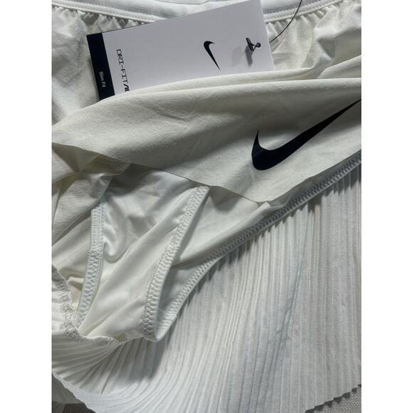 Nike AeroSwift Flyvent Running Training Shorts Women's Sz S White Brand New - Picture 4 of 8